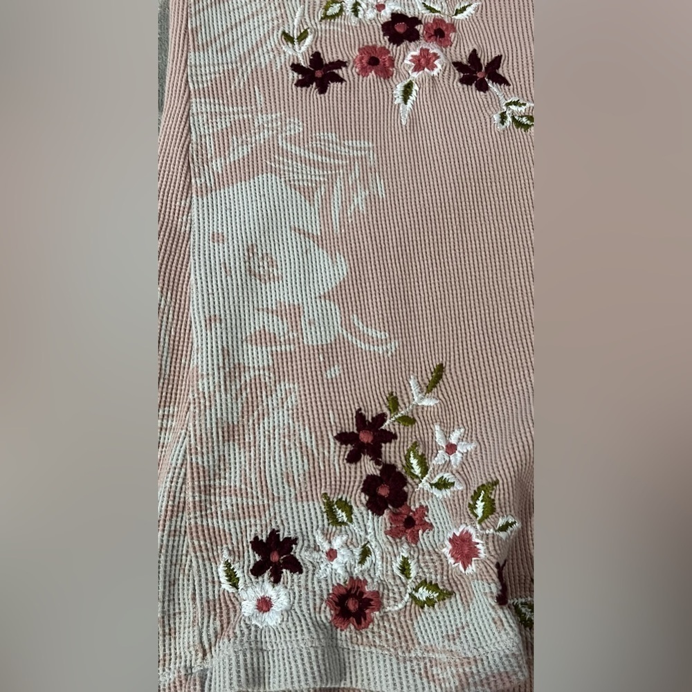 Soft Surroundings Pink Floral Embroidered Thermal Bell
Cuff Top Small - Picture 3 of 9